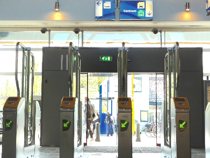 Gouda NS station poortjes richting centrum
